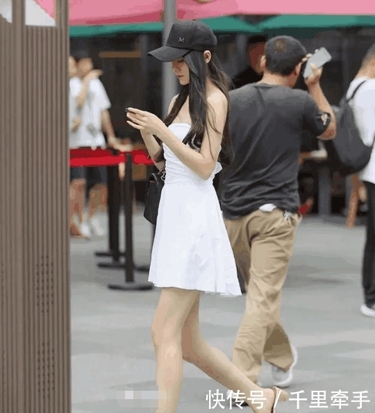 行头|街拍:美女就你这身行头出门,回头率老高了。