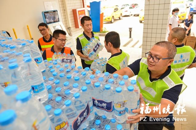 福建省分行|福州：万瓶“爱心水”送给城市供水人