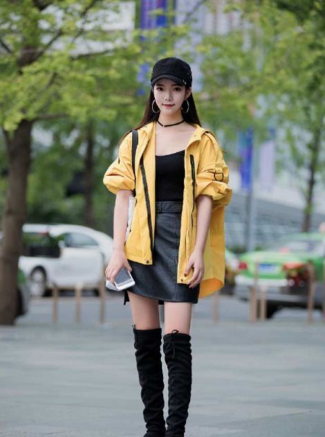 长裤|街拍:白色低胸上衣搭配白色长裤,美女好像从仙境里面走出来的!