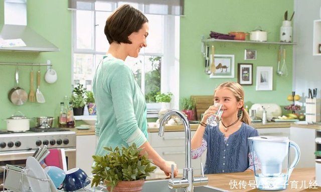 喝咖啡|宝妈带4岁大孩子喝咖啡,无知父母不知要坑苦多少娃