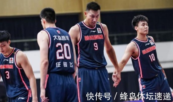 杜锋|易建联摔球有原因,杜锋正慢慢放弃阿联,球队核心已经换人