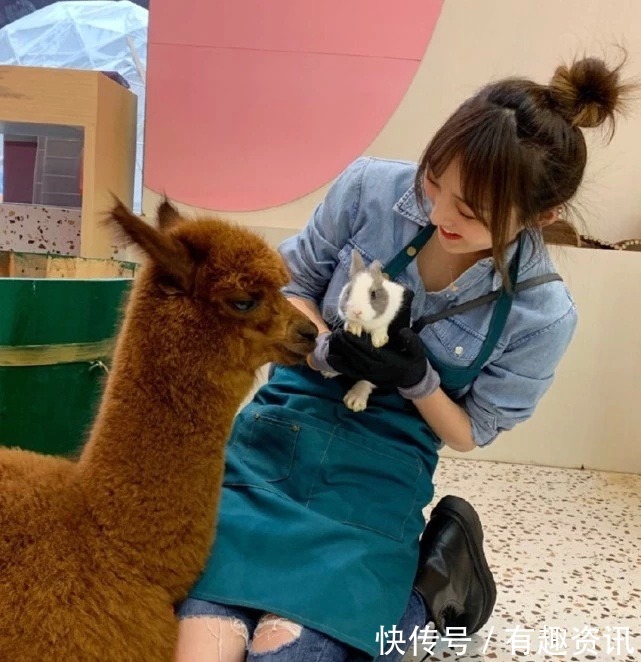 她曾因胖被嘲全团最丑,一年后暴瘦出漫画腿,竟还没羊驼的腿粗