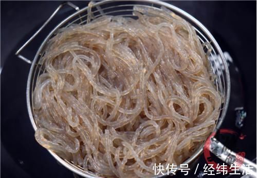 美味|粉条里打2个鸡蛋,从没见过这做法,操作实在太厉害,营养又美味