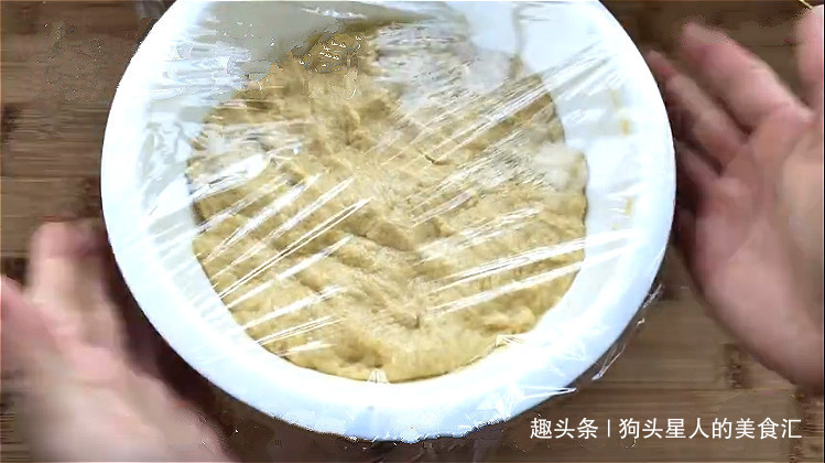教你真正懒人面包做法，不用揉面，不用黄油，出炉拉丝又柔软