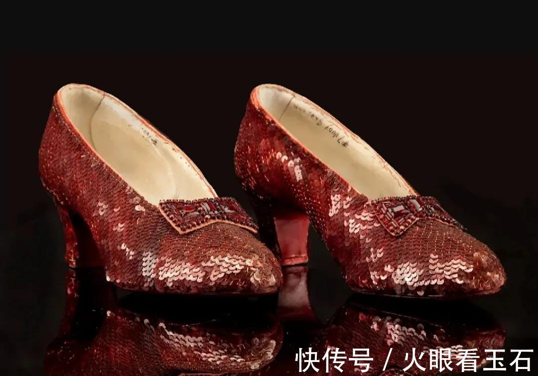 鞋子 将镶满珠宝的鞋子踩在脚下,会是什么样的感受?