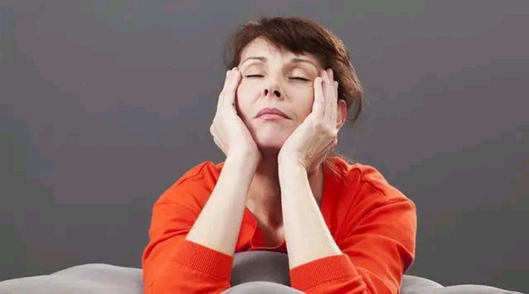 绝经年龄|女性50岁绝经,并不是一件坏事,绝经后,两个问题慢慢离你而去