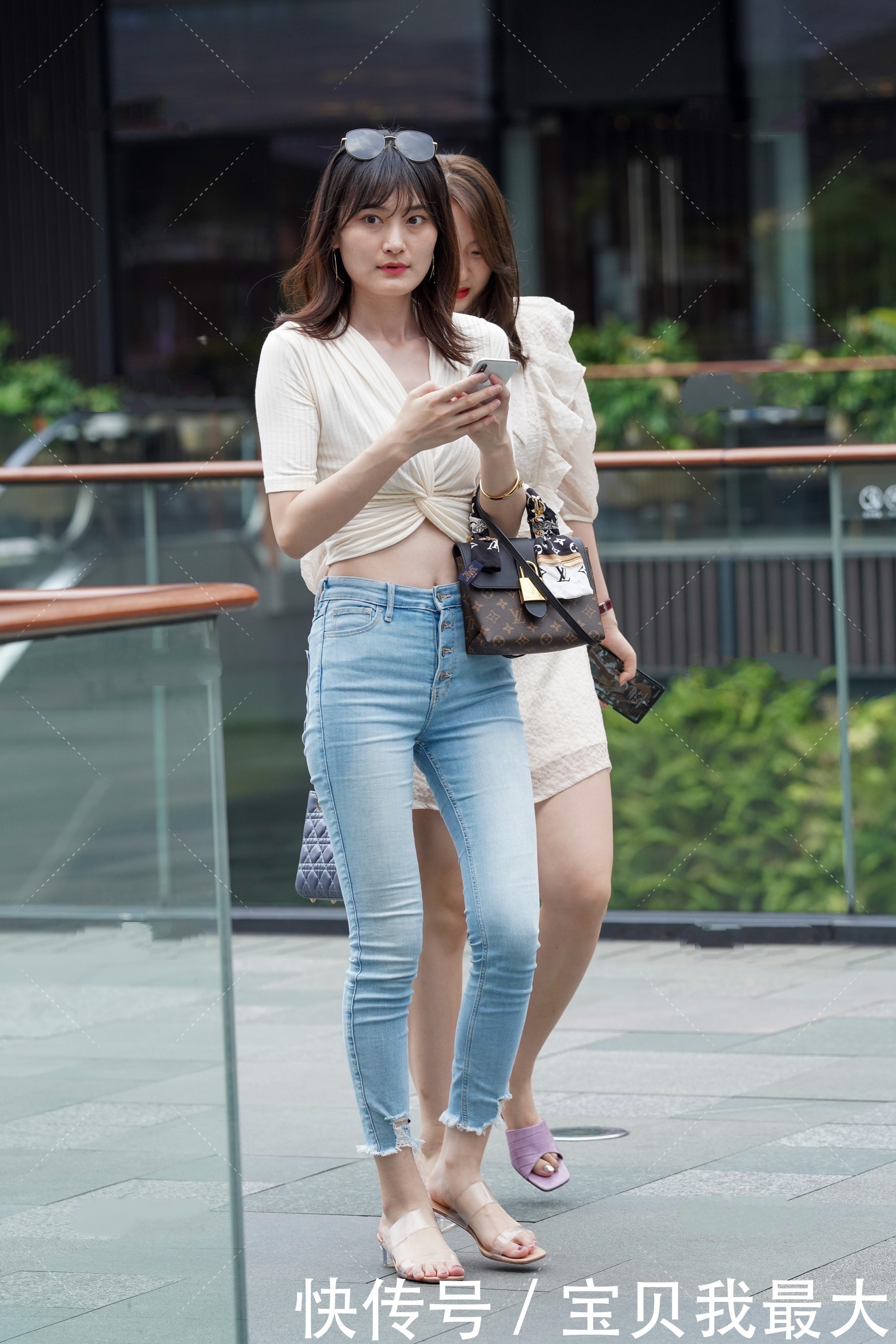 穿衣搭配|夏季常见穿衣搭配短袖和牛仔裤,简单又好看