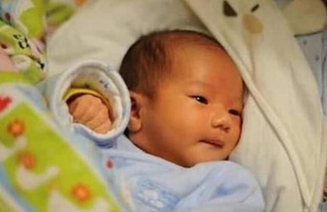 新生儿|生完孩子后,新手爸妈应该了解的3个育儿小知识,学会了轻松带娃