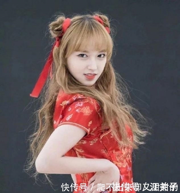 单丸子头 别再披头散发了,今秋流行这3种“扎发发型”,简单自然易上手