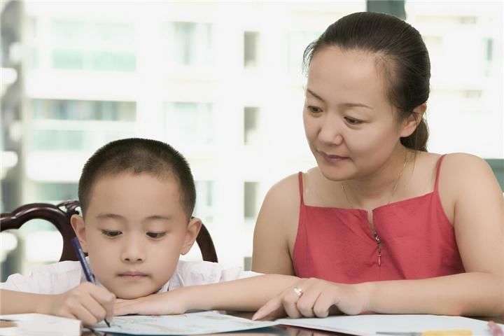 宝爸|“1.2+6.8=8”被打叉,家长不服质问老师,听完解释懂了