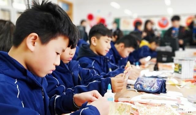 设计师|亲裁罗裳、制作簪饰,这门课程让每个学生都成为“古风”设计师