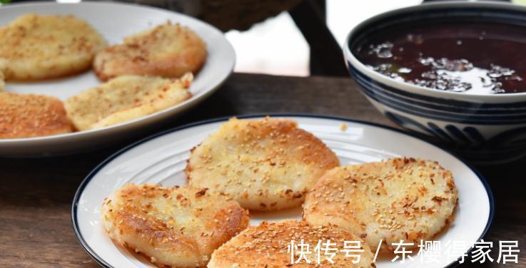 秋天就该多吃这食材,简单几步做成小饼,香脆软糯,好吃营养解馋