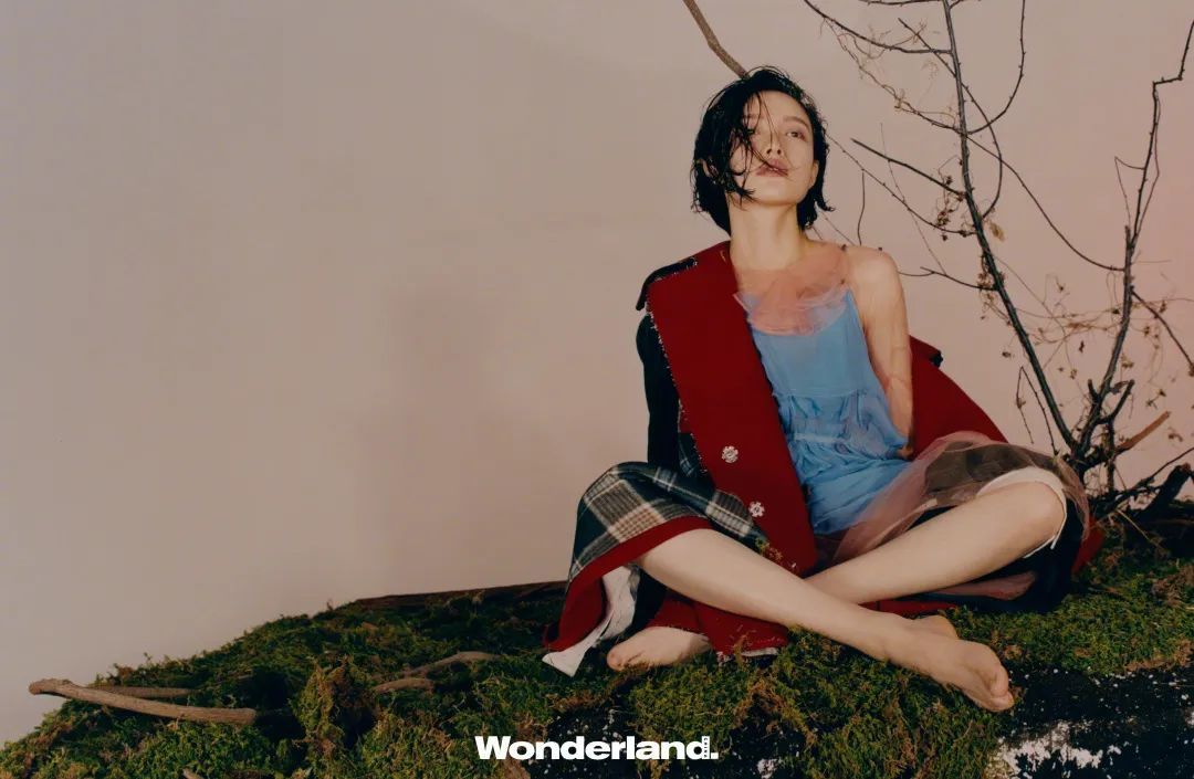 美姐|比黑白还配的颜色，大概只有它了……