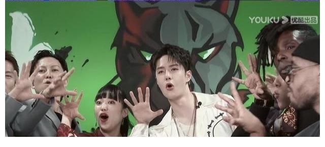 队员|柔情与阳刚！王一博男友力式拥抱队员，大神在其怀中显温馨