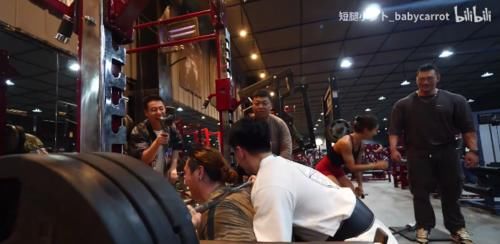 结果|他们挑战了鹿晨辉的深蹲训练,结果...