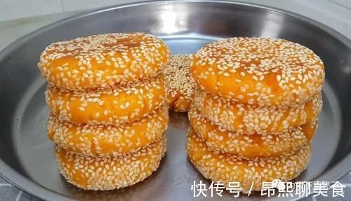 红薯这做法才简单，锅里烙一烙，个个软糯香甜，比蛋糕南瓜饼好吃