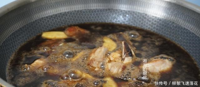 排骨这样做,不用加水炖,出锅香味四溢,我家隔三差五做一锅!