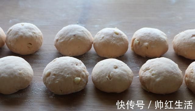 西红柿鸡蛋别炒着吃了,新吃法隔三差五就做,比馒头油条受欢迎