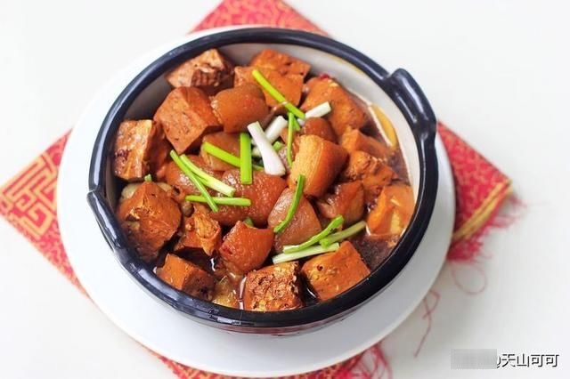  冬天，我家常吃的豆腐做法，满满胶原蛋白，解馋又暖和