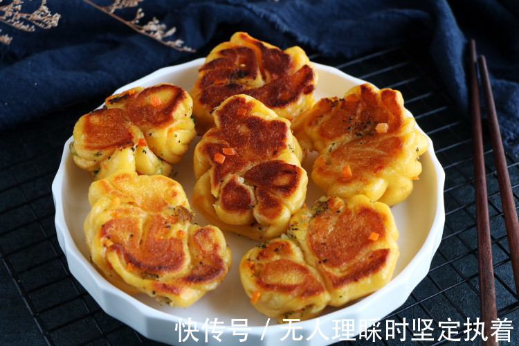 酥脆|冬天给女儿做了这早餐,松软酥脆,上桌就吃3个,隔三差五做一锅