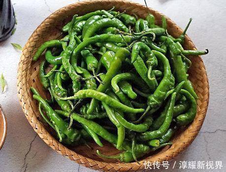 加盐|腌制尖椒,有人先加盐有人先焯水,做对了,尖椒清脆入味更好吃