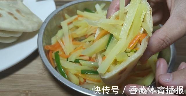 牛舌状|第一次用开水烫面做口袋饼，没想到这么简单，凉了也不硬，真好吃