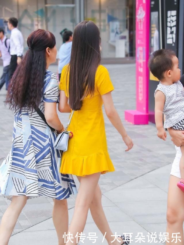 时尚|紧身连衣裙的时尚造型,帮苗条女孩塑造圆润身材,性感又时尚
