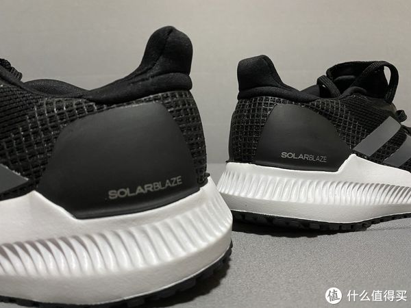 bounce 低调的adidas SOLAR BLAZE跑步鞋