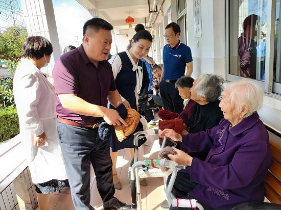 重阳节|南通市崇川区虹东社区开展重阳节慰问活动