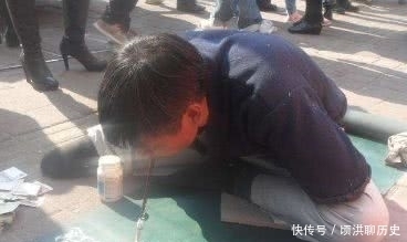 混饭|街边乞丐写出漂亮书法,中书协会专家:不值一提,混饭的工具罢了