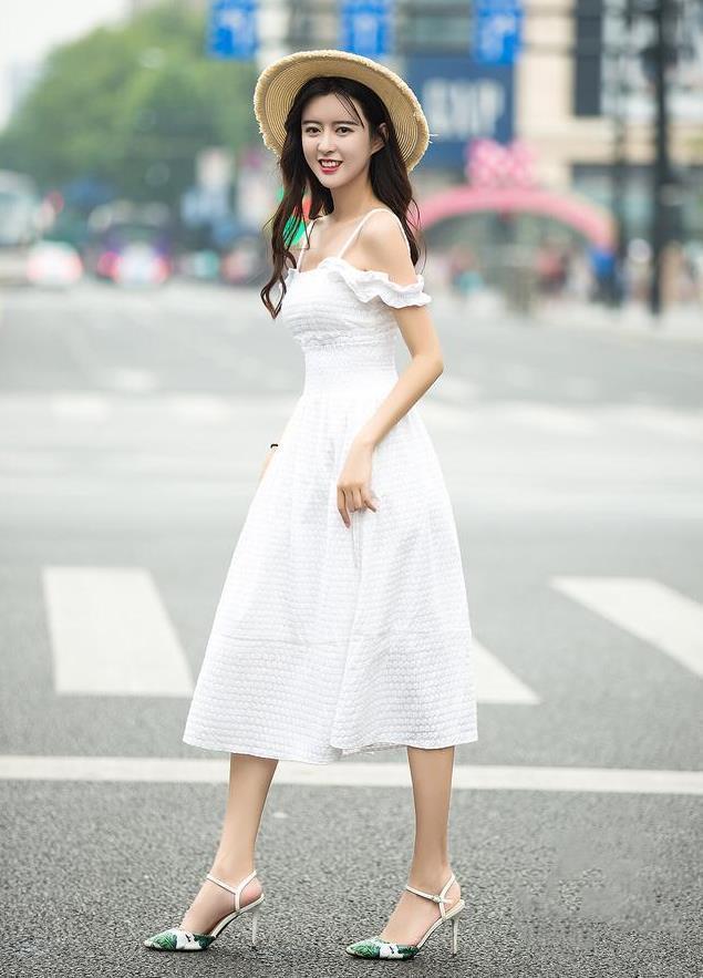 外套|小姐姐连衣裙搭配上一件长款外套,尽显女神的风采,实在是迷人