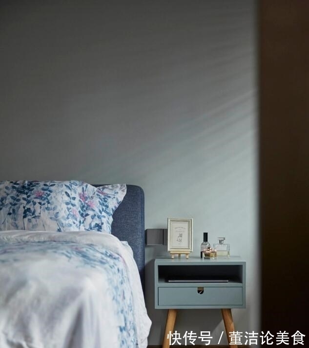 主卧|为了“脱贫”,132㎡的家能有多拼?房子住了5年,书桌是废品改的