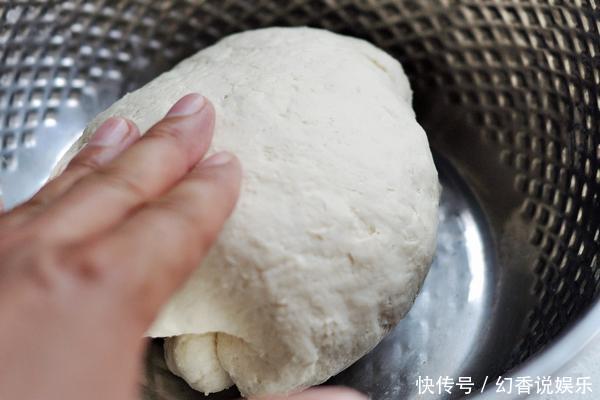 满嘴|好吃流油的鲜肉包子,入口即化,让你满嘴流油,一口气能吃五六个