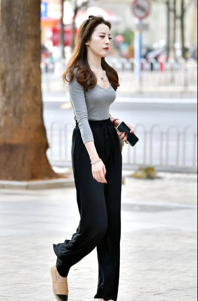 女神|包罗万象的牛仔裤,即使再“烂大街”,也能展示出女神的成熟魅力