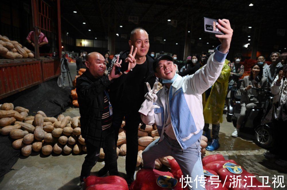 《奔跑吧·黄河篇2》正能量立意获点赞！兄弟团凌晨卖菜体验“蔬菜人”日常