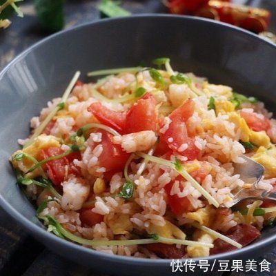 开工美食，红红火火西红柿虾仁蛋炒饭