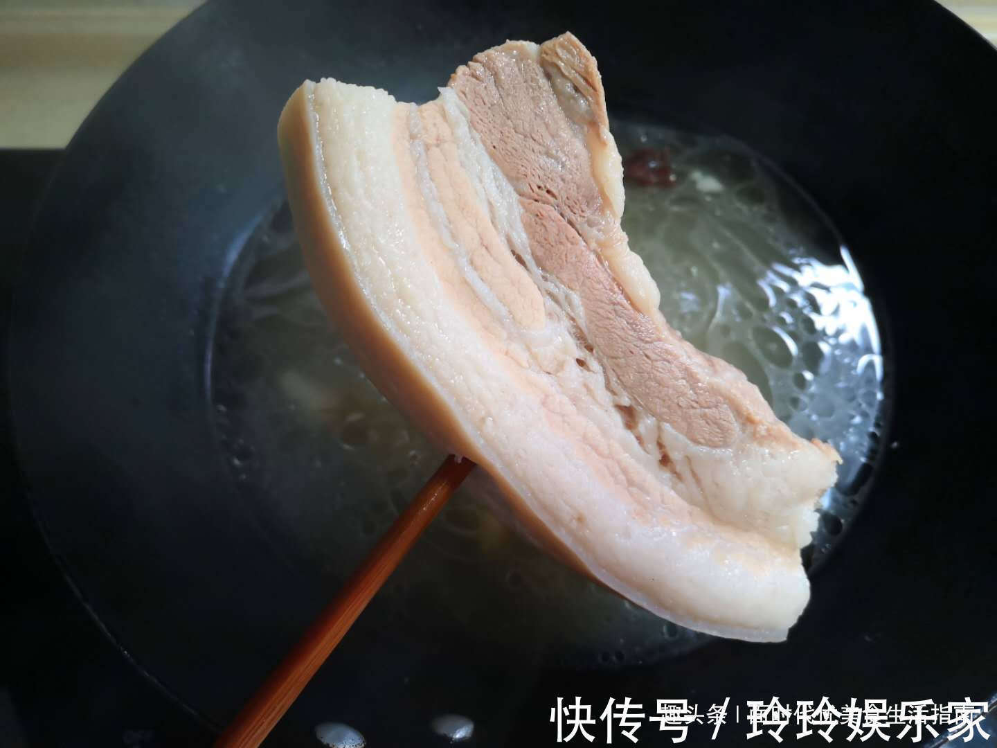 蒜泥白肉家常做法,清爽不油腻,简单几个步骤,比饭店的还好吃