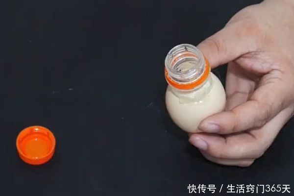 把塑料瓶粘在鸡蛋上,解决了很多家庭主妇的烦恼,省钱又实用!