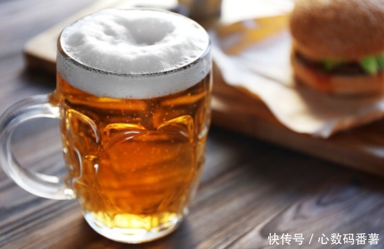 65岁老人血脂降低,内科医生:“1物”可劲吃,给血管“洗个澡”