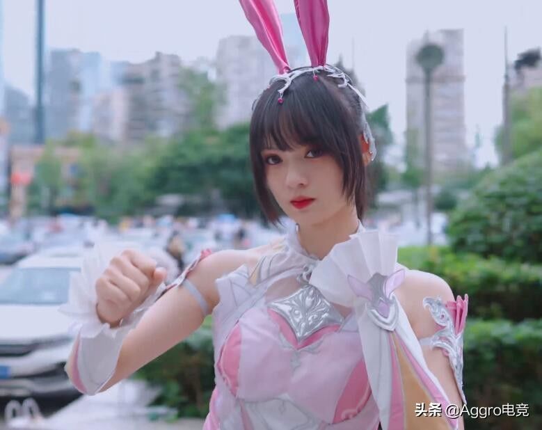 cos|这“漫展”太有排面了,巡演的Coser阵容豪华,还包下黄鹤楼