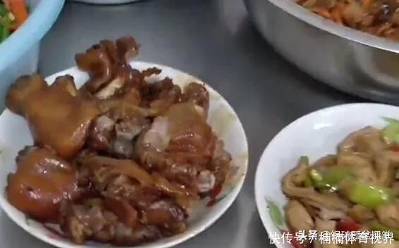 我做啥你吃啥就行! 霸气饭店老板,20来年从没菜单店面依然火热