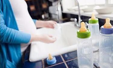 蝇虫|奶瓶洗不对相当于给孩子吃“毒奶”宝妈要注意，这3种错误方式
