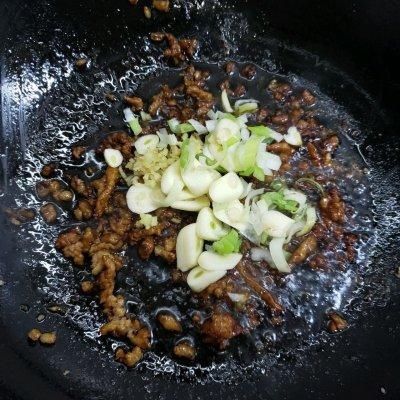 适合全家的经典美味～包菜肉沫炒粉条，老人小孩都爱吃