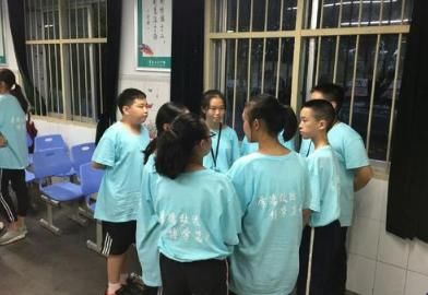 中学班主任“调座位”，看似随意、没章法，但实则满是“心机”