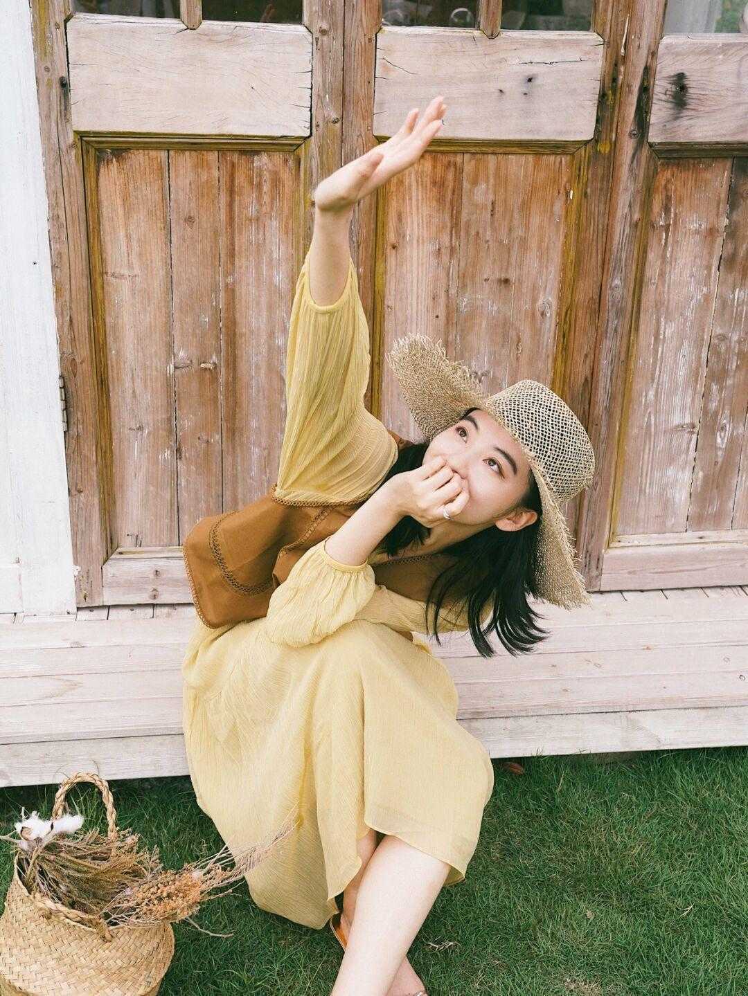 衬衫搭配|夏季，衬衫搭配半身裙温柔优雅，这样穿尽显青春活力，漂亮大气