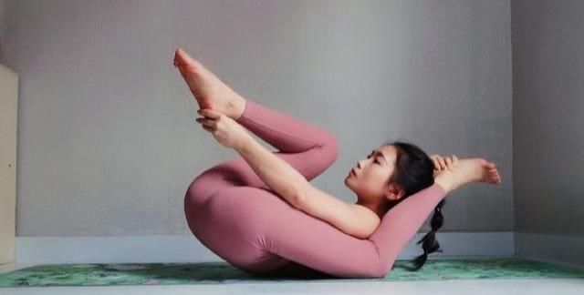 肩胛骨|一个简单的动作,每天五分钟,只要坚持一个月就能瘦身