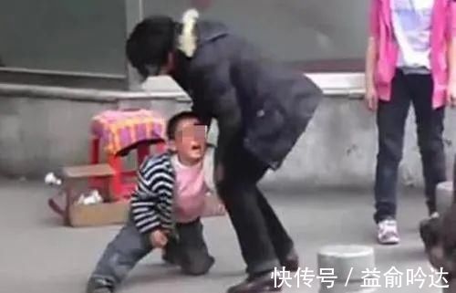 妈妈|“我不买了，妈妈别打了”，6岁女儿跪地求饶，失控的家长多可怕？