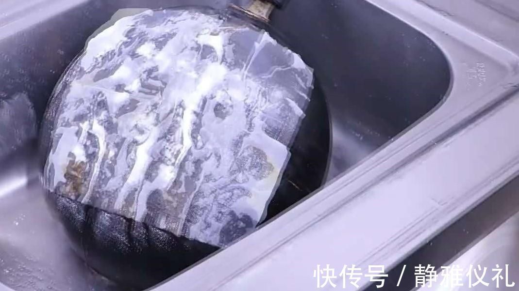 钢丝|不锈钢锅底厚厚一层油污，用蛮劲小心锅底，还不如用几个巧方法