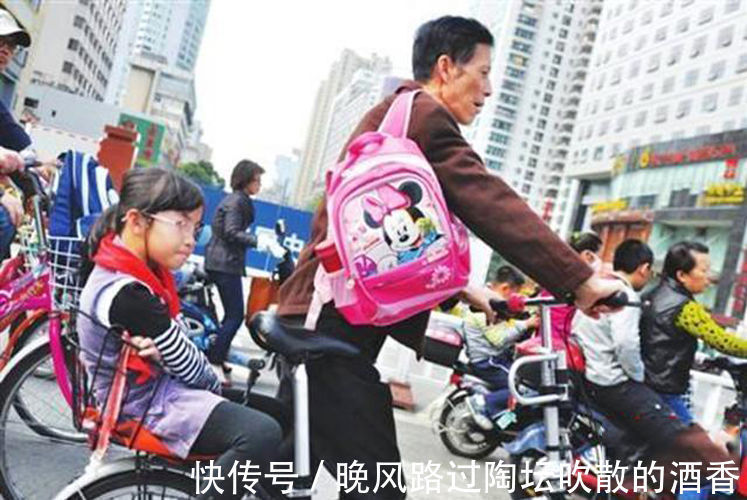 引人深思|先“禁摩”后“禁电”,宝妈质问:让我咋接娃?专家的话引人深思