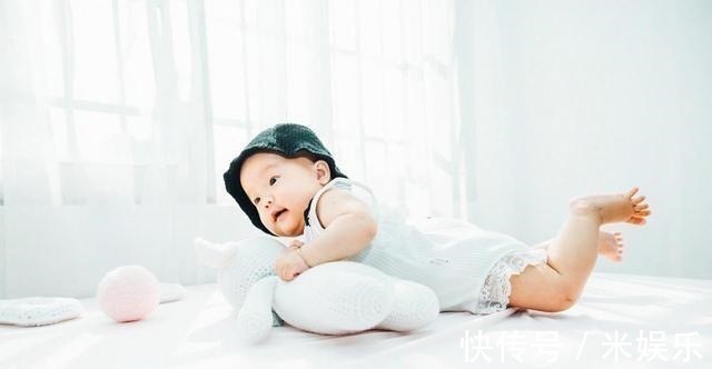 墨仔|宝宝学翻身,是静待花开,还是提前练习这3点告诉你差别何在!